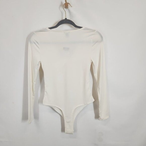 rue21 Long Sleeve Twist Front Bodysuit in Ivory - Size Small - Picture 4 of 8